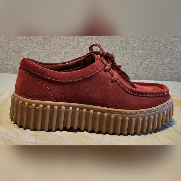 Clarks Torhill Rust Suede Shoes - Picture 5 of 11